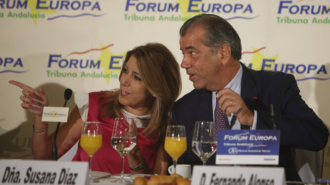 Susana Díaz junto a Fernando Alonso, ayer en Sevilla.