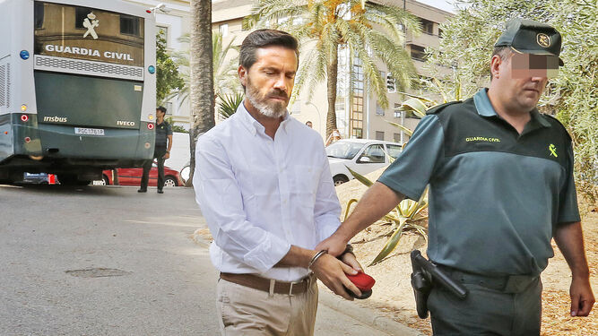 El asesino de Raquel Barrera, José Antonio Cantalapiedra, a la llegada a la Audiencia Provincial durante el juicio.