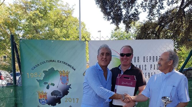 Imágenes de la entrega de trofeos de la primera edición del Open La Vendimia organizado por el Club Deportivo Tenis y Pádel Jerez.