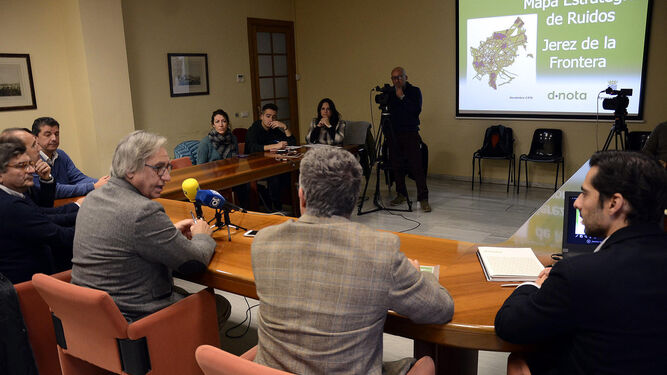 Un momento de la presentación en el Ayuntamiento del Mapa Estratégico del Ruido.