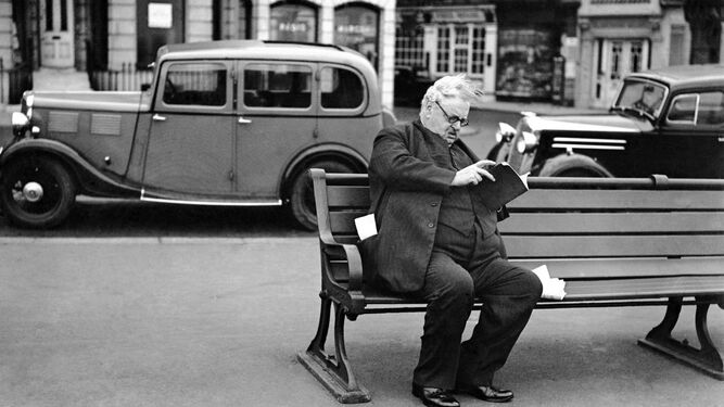 El narrador, poeta, dramaturgo, filósofo y periodista inglés G. K. Chesterton (Londres, 1874-Beaconsfield, 1936).