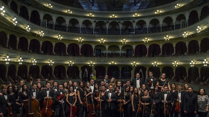 Foto de familia de la Orquesta Álvarez Beigbeder.
