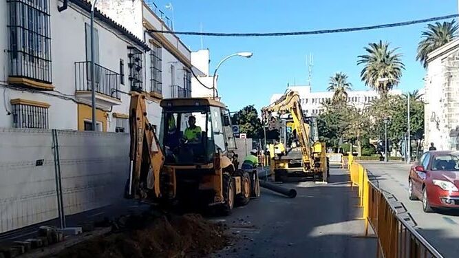 Obras de la primera fase de la peatonalización de la plaza de Las Angustias y su entorno, el pasado mes de noviembre.