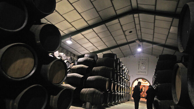 Andanas dispuestas para la crianza de Vinagre de Jerez por el tradicional sistema de criaderas y soleras en las bodegas Páez Morilla, uno de los principales operadores del condimento jerezano.