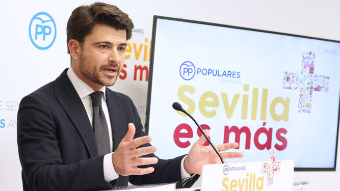 Beltrán Pérez habla en rueda de prensa.