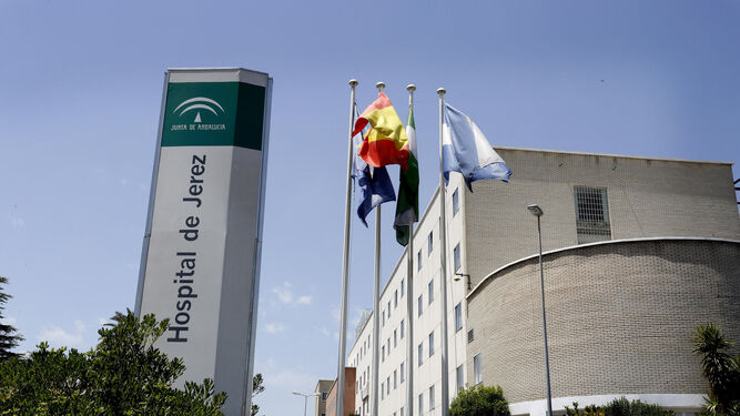 Imagen de la fachada principal del hospital del SAS en Jerez.