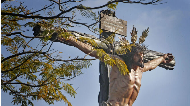 El Cristo de la Sed poco después de salir de la iglesia donde recibe culto en el Sábado de Pasión.