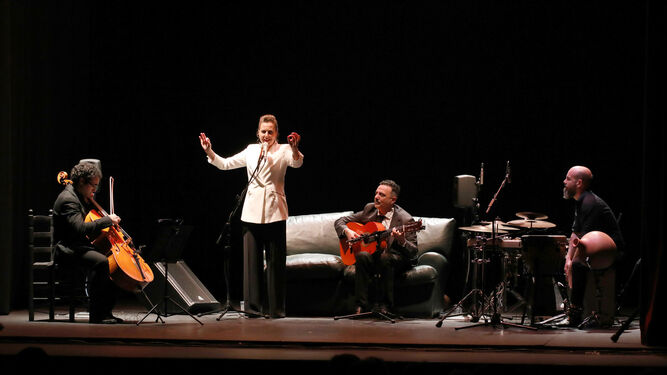 Gema Caballero, Javier Patino, Javier Morillas y Raúl Domínguez, en la presentación de 'Lo traido andao', ayer en Sala Compañía.