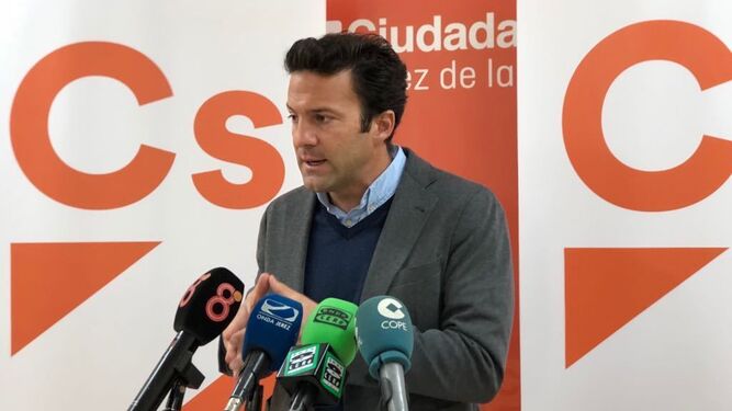 Carlos Pérez, portavoz de Ciudadanos Jerez, en una rueda de prensa.