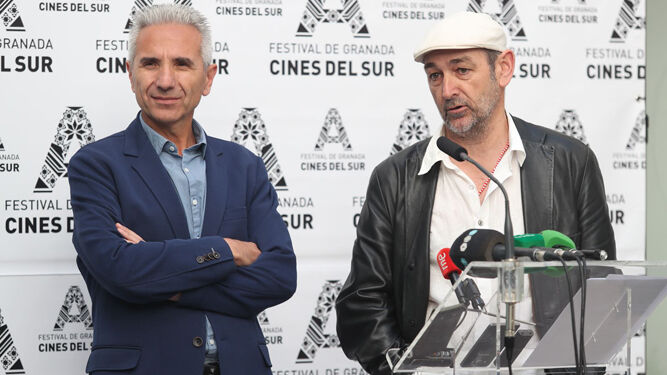 El consejero de Cultura, Miguel Ángel Vázquez (a la izquierda), y el director del festival José Sánchez Montes.
