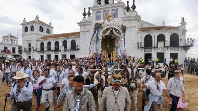 La Hermandad de Huelva inicia su regreso desde El Roc&iacute;o