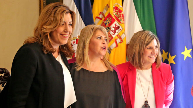 Susana Díaz, Mamen Sánchez e Irene García, durante una visita al Ayuntamiento jerezano en 2016.