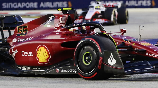 Carlos Sainz ha marcado el mejor tiempo en los libres del GP de Singapur.