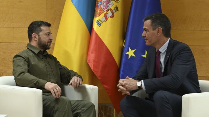 Pedro Sánchez y Volodimir Zelenski, el jueves en Granada.