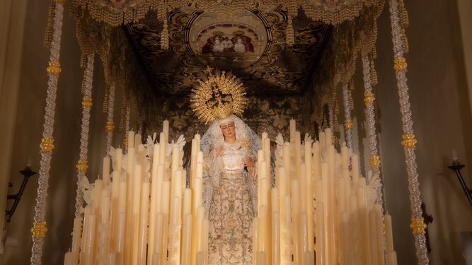 La Virgen de las Angustias en su paso de palio