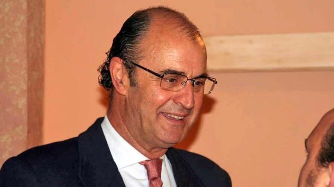El recordado Pepe Antonio González de la Peña, quien durante tantos años dirigió la información cofradiera en Radio Jerez.