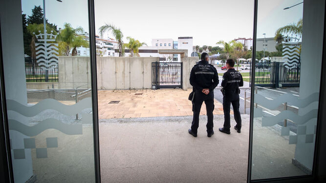 Dos agentes de la Policía Local de Jerez en la nueva comisaría
