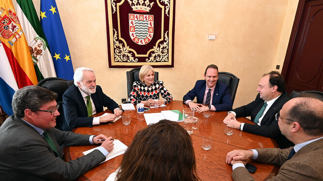 Imagen de la reunión entre Ayuntamiento de Jerez, Universidad de Cádiz y Universidad Internacional de Andalucía.