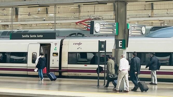 El AVE en la estación de Santa Justa de Sevilla.
