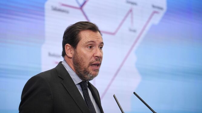 El ministro de Transportes, Óscar Puente, durante la presentación del mapa de infraestructuras ferroviarias.