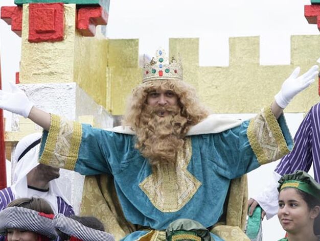 Los Reyes Magos en Nervi&oacute;n-San Pablo. El b&eacute;tico Edu como Gaspar. / Antonio Pizarro