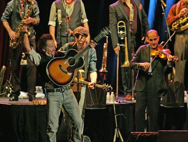 Springsteen, durante el concierto que ofreci&oacute; el 26 de octubre de 2006 en la Plaza de Toros de Granada. 

Foto: Miguel &Aacute;ngel Molina / Efe