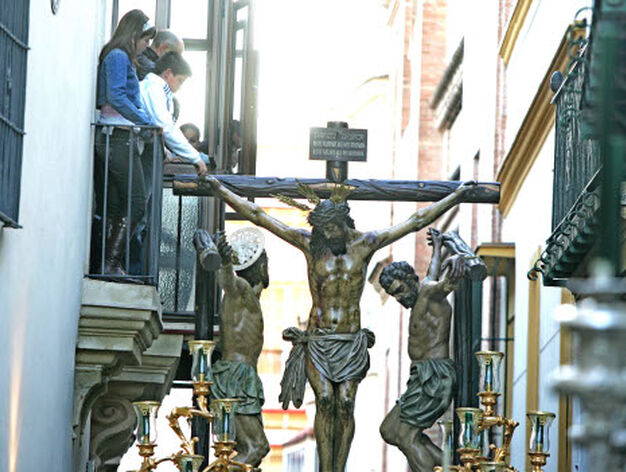 El Sant&iacute;simo Cristo de la Esperanza, por la estrechez de Chanciller&iacute;a.

Foto: Pascual
