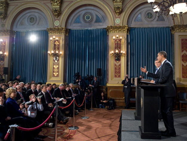 El primer ministro brit&aacute;nico, Gordon Brown, y Barack Obama durante una rueda de prensa 

Foto: AFP