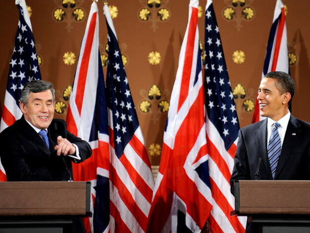 Gordon Brown y Barack Obama durante una rueda de prensa 

Foto: Reuters