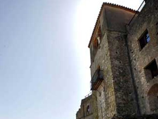 La Diputaci&oacute;n ha inaugurado un hotel de tres estrellas y nueve habitaciones en el alc&aacute;zar del castillo de Castellar

Foto: J. M. Qui&ntilde;ones