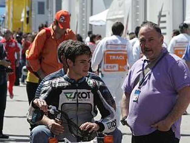 Los pilotos espa&ntilde;oles protagonizan una jornada con gran ambiente en el Circuito de Jerez.

Foto: Jesus Marin