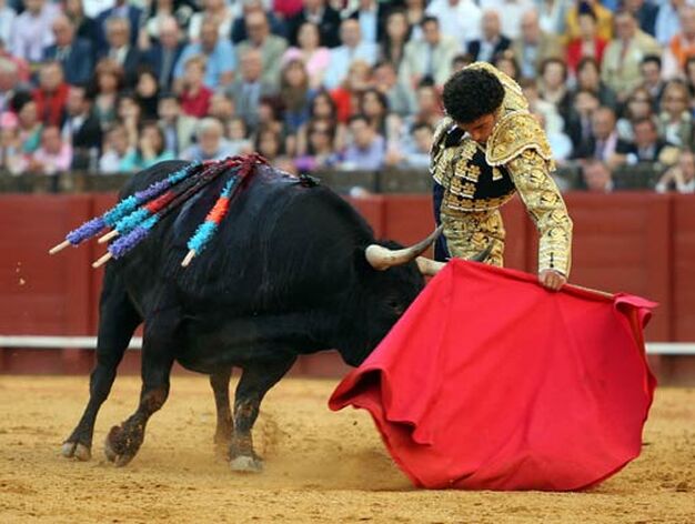 Peligroso lance con el segundo toro de Tejela.

Foto: Juan Carlos Mu&ntilde;oz
