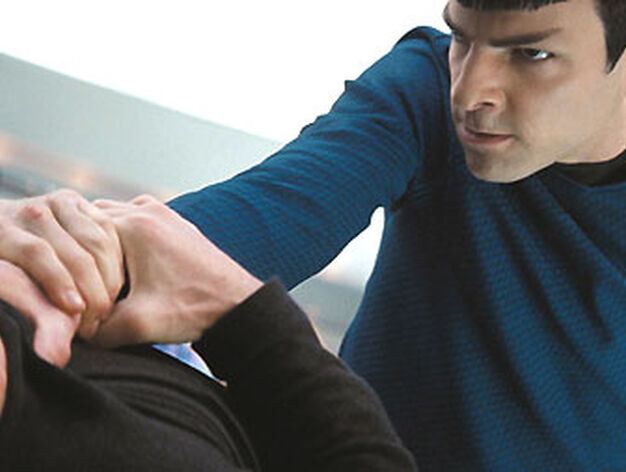 Spock (Zachary Quinto) no se toma demasiado bien la irrupci&oacute;n de Kirk (Chris Pine) en el 'Enterprise'.

Foto: Paramount Pictures