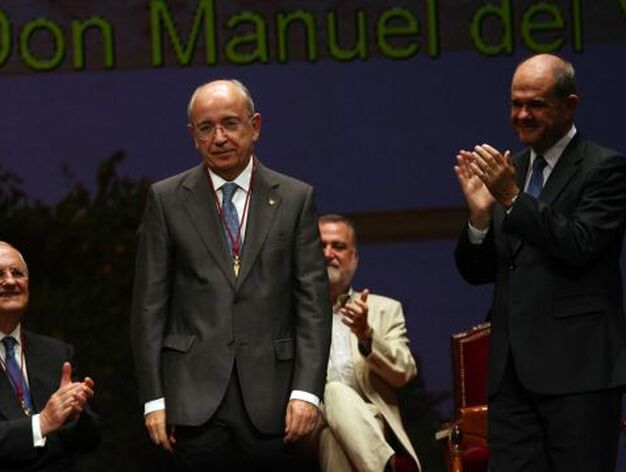 Manuel del Valle recibe aplausos de los all&iacute; congregados.

Foto: Juan Carlos Mu&ntilde;oz