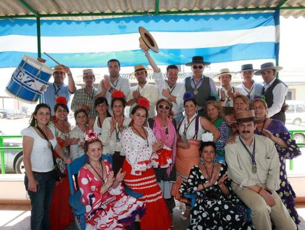 El grupo de amigos de La Albarizuela al Roc&iacute;o no falt&oacute; a la cita.

Foto: Juan Carlos Toro