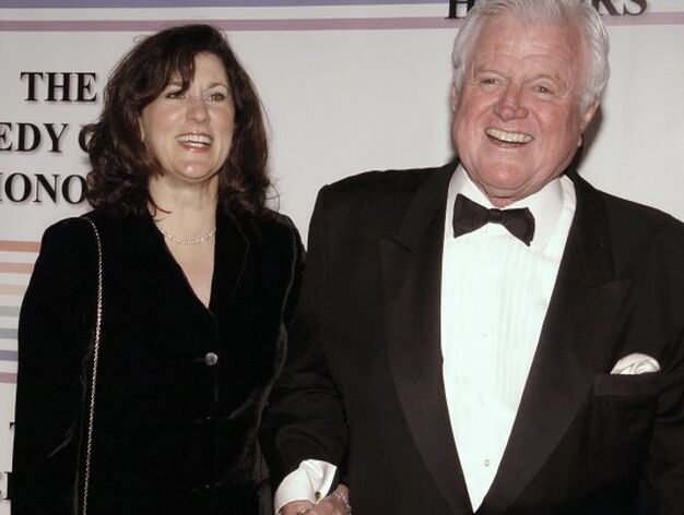 Con su esposa Victoria, el senador llega a la cena de gala en el Kennedy Center, en diciembre de 2007.

Foto: Efe