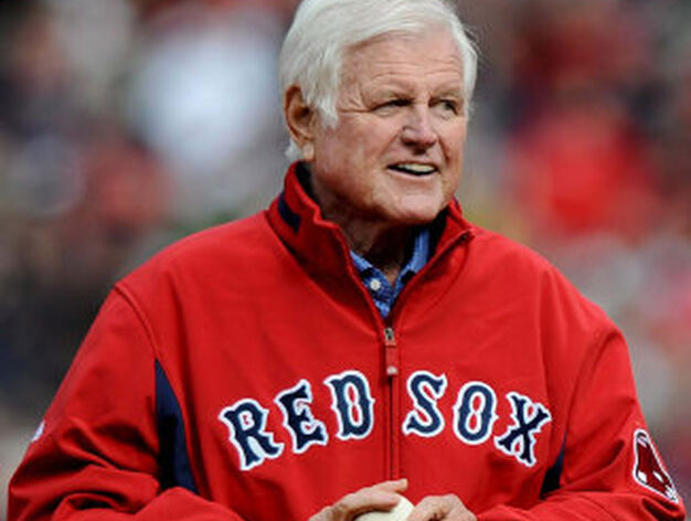 El senador asiste a un juego de su equipo de b&eacute;isbol preferido: los Red Sox de Boston.

Foto: Efe