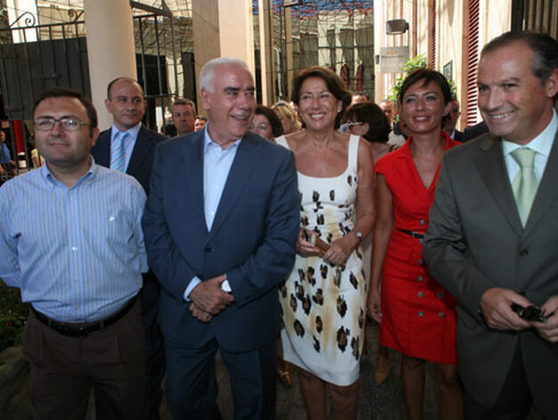 Buena parte de los dirigentes y pol&iacute;ticos socialistas se reunieron en Ronda con motivo de la corrida. 

Foto: Punto Press
