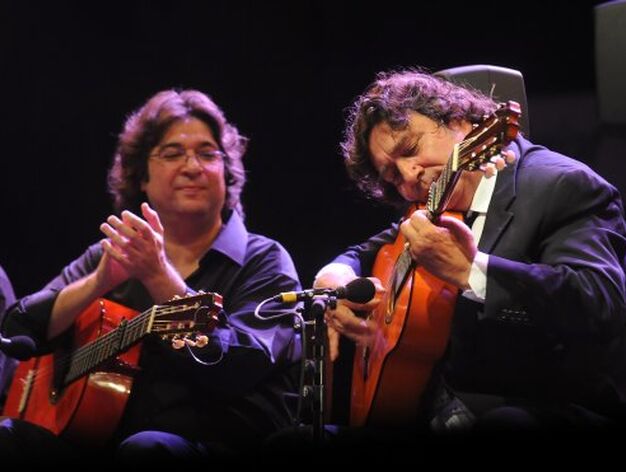 Manuel y Juan Parrilla, las sonantas del tributo al maestro de la calle del Sol.

Foto: Manuel Aranda