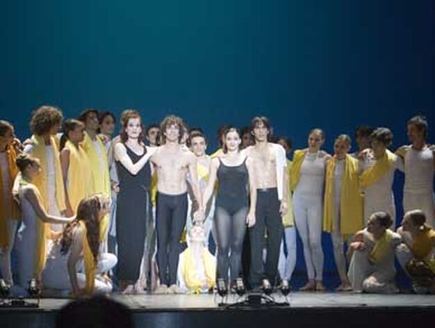 Un ballet para el siglo XXI
(Arantxa Aguirre Espa&ntilde;a, 2008. 15 min. V.O.). La muerte del genial Maurice B&eacute;jart en 2007 es una p&eacute;rdida irreparable para el arte de la danza.