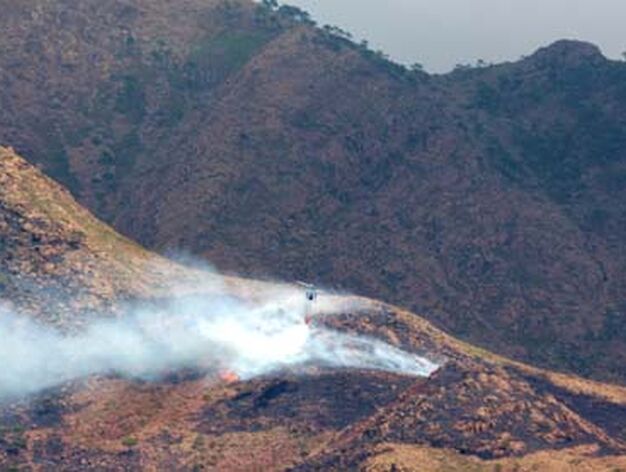 Superficie del monte afectada por las llamas.

Foto: Migue Fern?ez.