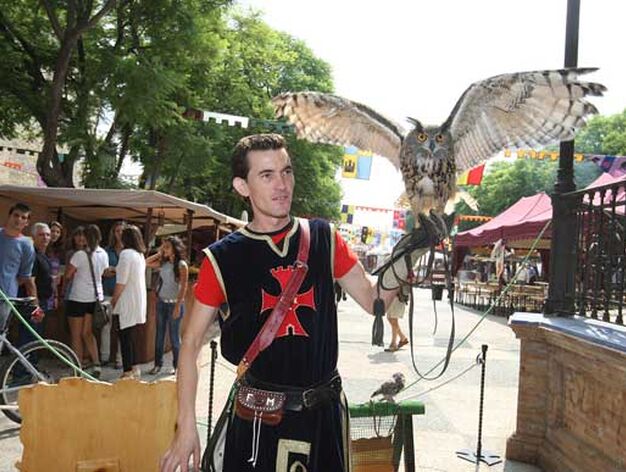 La Alameda Vieja acoge el tradicional mercado, con pasacalles, puestos de artesan&iacute;a y talleres de oficios como la cetrer&iacute;a

Foto: Juan Carlos Toro