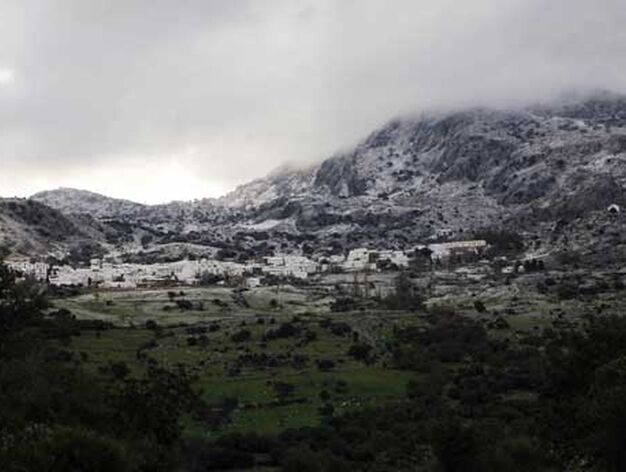 La primera nevada del a&ntilde;o desplom&oacute; los term&oacute;metros y dej&oacute; a la poblaci&oacute;n de la Sierra tiritando./

Foto: Ramon Aguilar