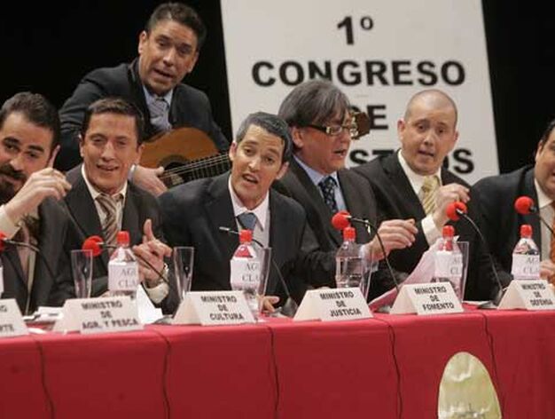 Chirigota "Los ministros"

Foto: Jesus Marin / Lourdes de Vicente