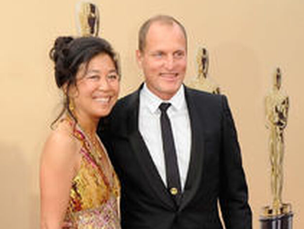 El actor Woody Harrelson y su esposa, Laura Louie. / EFE