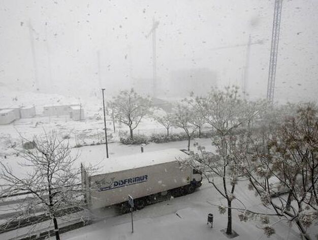 Una intensa nevada cubre Barcelona y a casi toda Catalu&ntilde;a. /EFE &middot; AFP Photo &middot; Reuters