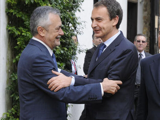 Saludo de Gri&ntilde;&aacute;n y Zapatero.

Foto: Juan Carlos V&aacute;zquez