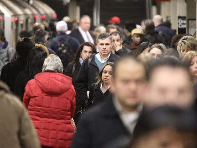 El metro recupera la normalidad tras el atentado/ AFP