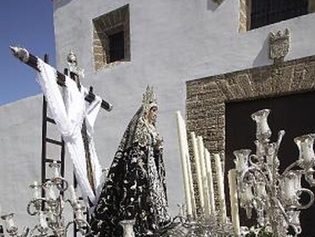 La cofrad&iacute;a del Santo Entierro y la Virgen de la Soledad vuelven a procesionar el S&aacute;bado Santo 28 a&ntilde;os despu&eacute;s.

Foto: Jesus Marin