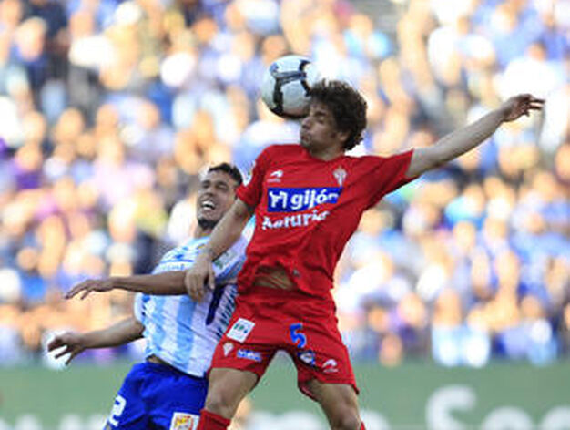 El M&aacute;laga solo pudo conseguir un empate (1-1) ante el Sporting que le acerca m&aacute;s a los puestos de descenso tras la victoria del Tenerife.